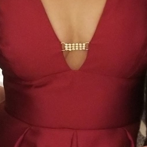 𝅺Nicole Miller Sleeveless Deep V Neck Gown - Picture 9 of 14